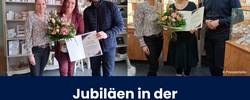 Beitragsbild Jubiläen Innenstadt © Pressestelle Links Frau Funk mit Blumen und Urkunde überreicht durch OB Sebastian Müller-Bahr und Jennifer Hübner aus der Wirtschaftsförderung, rechts Frau Weigelt mit Blumen, Urkunde, OB und Frau Hübner