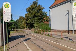 die gesäuberte Straßenbahnhaltestelle
