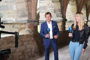 Filmbeitrag über Merseburg © Stadt Merseburg Oberbürgermeister Jens Bühligen im Interview mit Sachsen Fernsehen Moderatorin Christina über das Festjahr 2021.