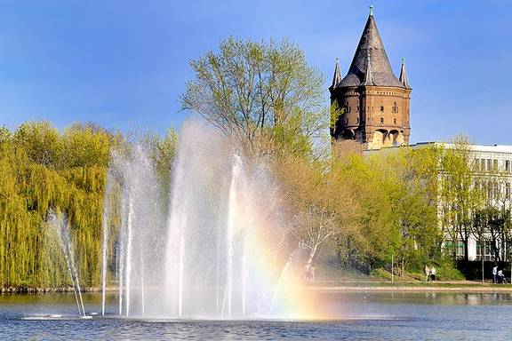 Gotthardteich mit Fontäne gotthardteich fontaene regenbogen 01