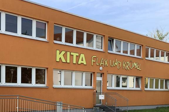 Kita "Flax und Krümel" Außenansicht © Stadt Merseburg Auf dem Bild sehen Sie die Außenansicht des Gebäudes der Kita "Flax und Krümel" in Merseburg.