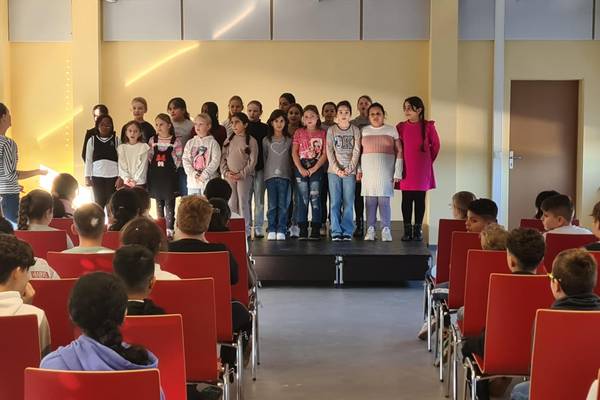 Chorprobe in der neuen Aula © Pressestelle aula gs rosental