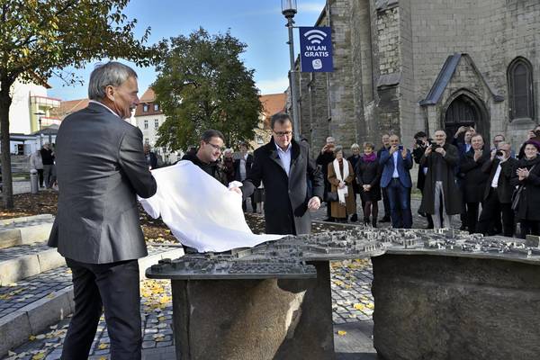 Enthüllung des Merseburger Bronzemodells © Wolfgang Kubak