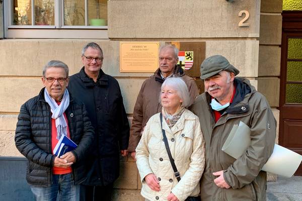 Zeitzeugen enthüllten die Gedenktafel © Stadt Merseburg Gedenktafel