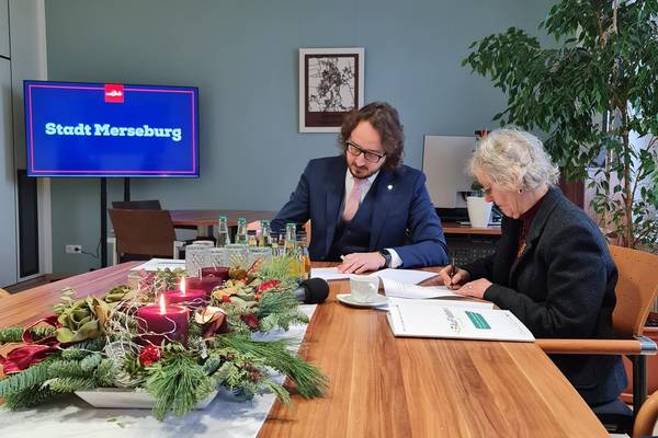 Unterzeichnung der Vereinbarung © Stadt Merseburg 20221205 142045