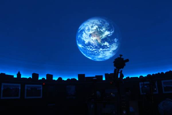 Kuppelsaal 8 planetarium erde