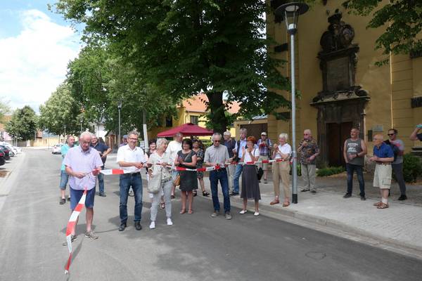 Straßenfreigabe im Beisein der Anlieger © Pressestelle oberaltenburg kloster